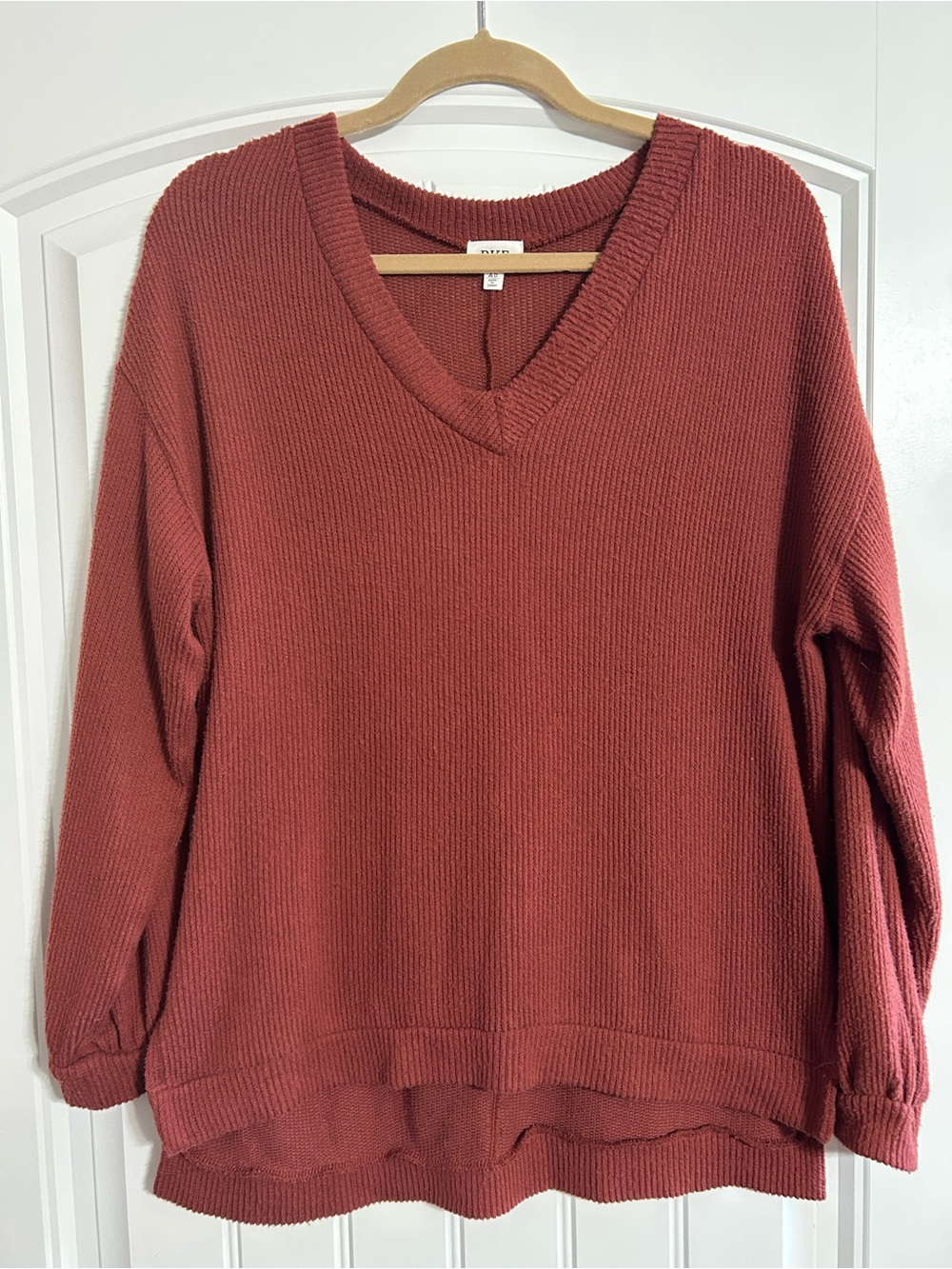 BKE V-Neck Ribbed Sweater in Brick Rust